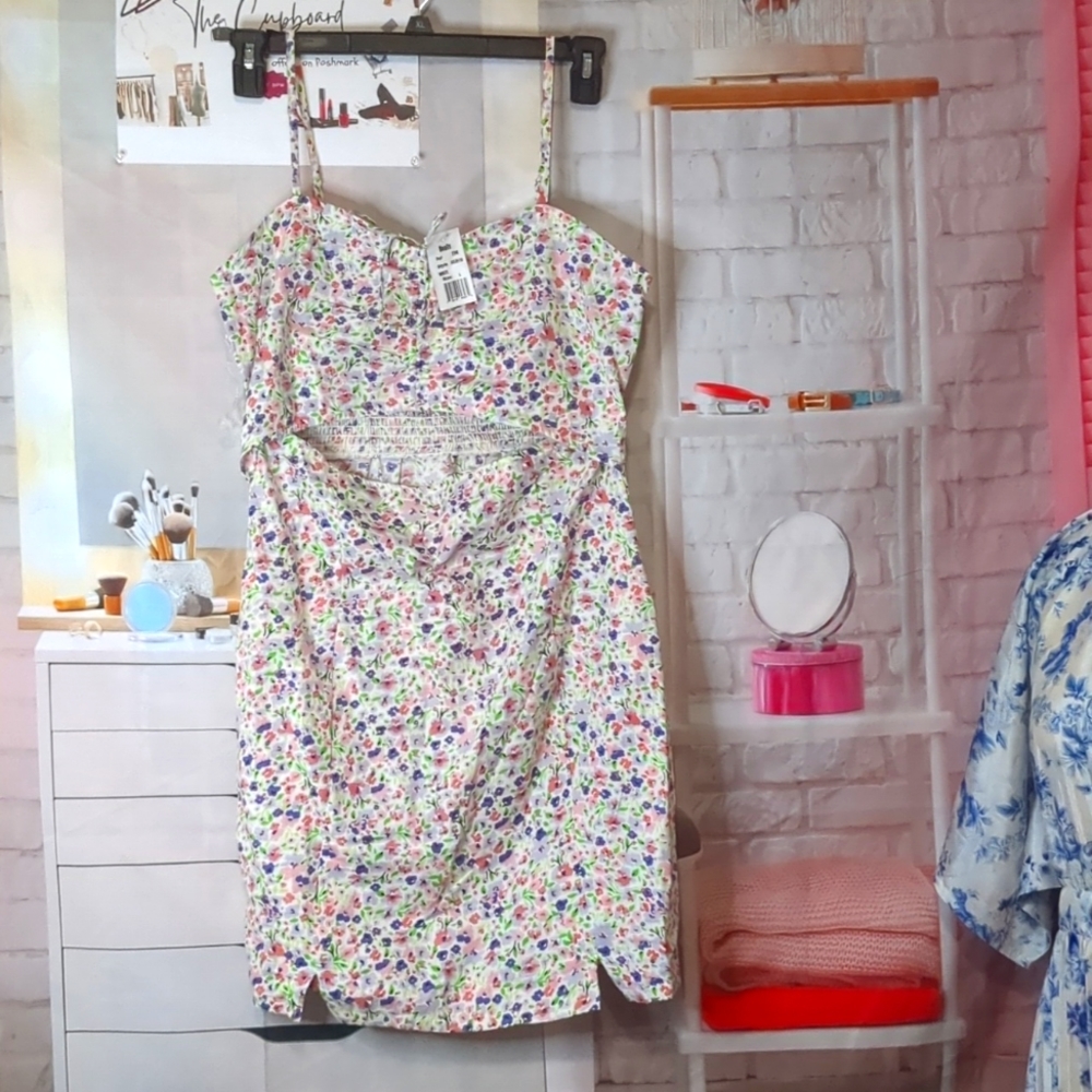 Spaghetti straps floral dress - Picture 1 of 6